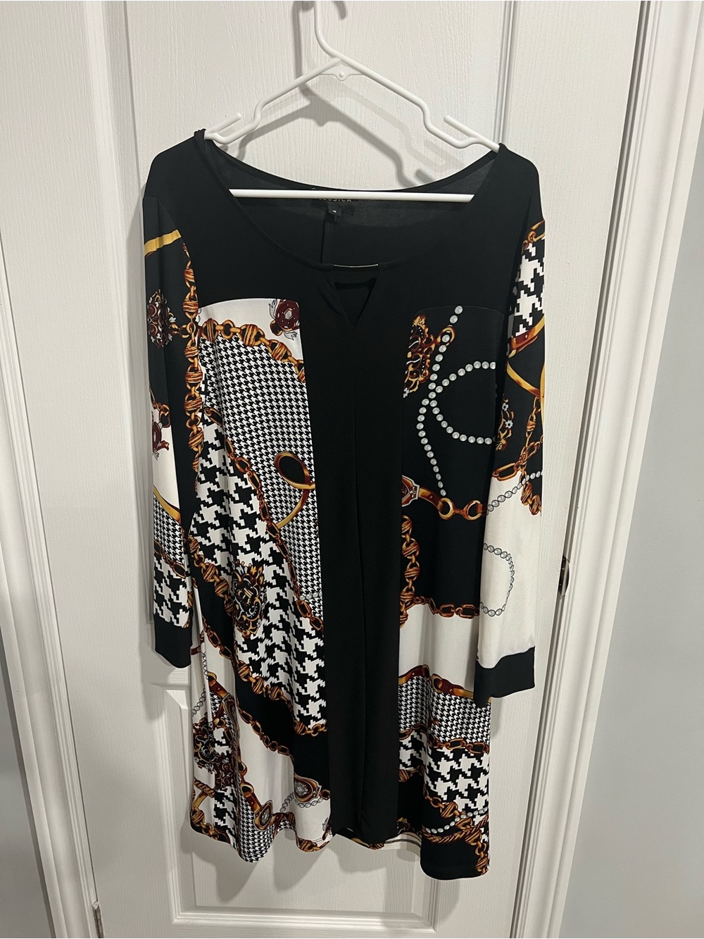 Jessica Black, White & Gold Chain-Print Dress